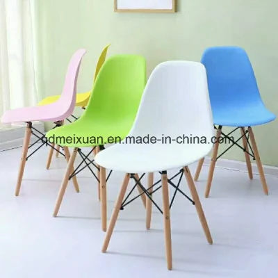 Cadeiras de plástico populares coloridas baratas com pernas de madeira (M-X1813)